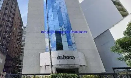 Conjunto Comercial 35m², 01 banheiro e 01 vaga na garagem.  Condomínio com recepção e segurança 24hrs.  Excelente localização á