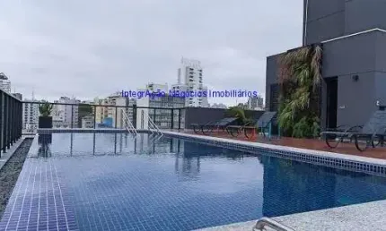 Condomínio com portaria, segurança 24hrs, piscina, salão de festa, lavanderia coletiva e academia.  excelente localização