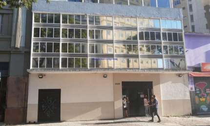 Prédio Comercial 1.080m² e 1.240m² total, com 04 pavimentos (01mezanino), 08 banheiros.   Excelente localização á 8 minutos andando para a estação