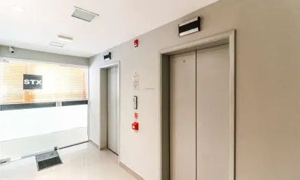 Conjunto comercial 115.72m², 02 banheiros e 01 vaga na garagem.   condomínio com recepção e segurança  24hrs.  excelente localização.
