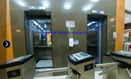 Conjunto Comercial 64m², 01 sala e 01 banheiro.  Condomínio com segurança 24hrs.  Excelente localização á 2 minutos andando para a estação do metrô