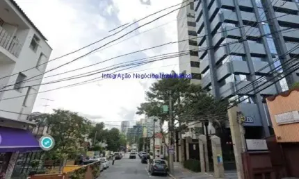 Conjunto Comercial 45m², 01 banheiro e 01 vaga na garagem.  Condomínio com recepção e segurança 24hrs.  Excelente localização.
