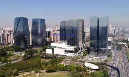 Conjunto Comercial MOBILIADO 231m², 06 banheiros e 05 vagas na garagem.  Condomínio com portaria e segurança 24hrs.  Excelente localização
