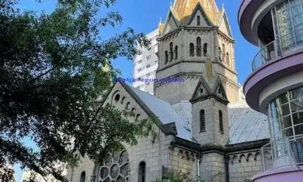 Condomínio com portaria, piscina, jardim, lavanderia coletiva e sauna.  Excelente localização à 5 minutos caminhando da Estação do São Bento;