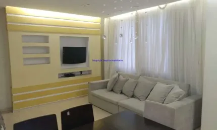 Apartamento 110m², 03 dormitórios (sendo 01 suíte), 03 banheiros e 01 vaga na garagem.  Condomínio com portaria.   Excelente localização á 7 minutos a