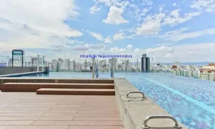 Condomínio com portaria, segurança 24hrs, piscina, academia, salão de festa, sauna, salão de jogos, playground, churrasqueira e jardim.