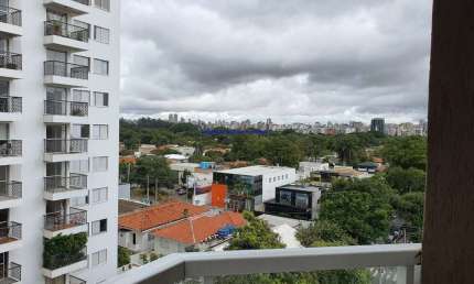 Apartamento 195m², 04 dormitórios (sendo 02 suítes), 03 banheiros e 03 vagas na garagem.  Condomínio com portaria, segurança 24hrs. piscina, salão