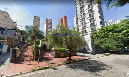 Terreno 264m².  Excelente localização á 6 minutos andando para a estação do metrô Oscar Freire; Entre as Ruas Cristiano Viana, Artur de Azevedo