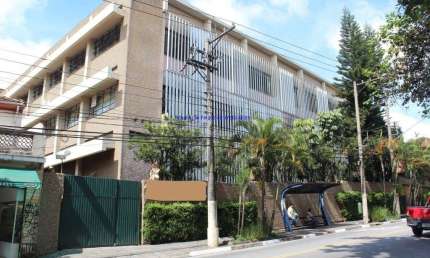 Prédio Comercial 8.813m², 06 banheiros e 11 vagas na garagem.  Excelente localização entre as Ruas Tanque Velho, Roque de Paula Monteiro e Dom Meinolf