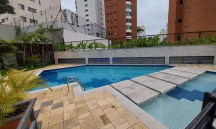 Apartamento 260m², 03 dormitórios (sendo suítes), 04 banheiros e 03 vagas na garagem.  Condomínio com portaria, segurança 24hrs, piscina, piscina infa
