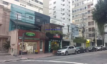Sobrado comercial 235m², 08 salas e 06 banheiros.   excelente localização entre as ruas dos alemãs, ingleses e franceses; próximo da estação do metrô