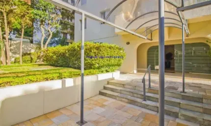 Apartamento 82m², 03 dormitórios, 02 banheiros e 01 vaga na garagem; Imóvel com Armários embutidos nos quartos e cozinha.