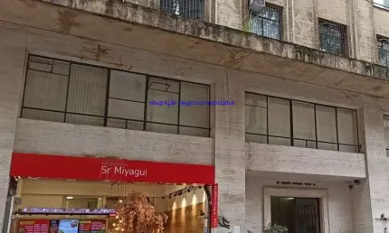 Conjunto comercial 55m², 03 salas e 01 banheiro; a uma vaga de garagem que fica atrás da faculdade de direito ( rua riachuelo)
