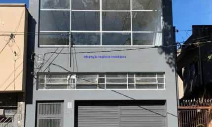 Galpão 250m², 05 banheiros.  Excelente localização entre as Ruas Clímaco Barbosa, Freire da Silva e Vicente de Carvalho.