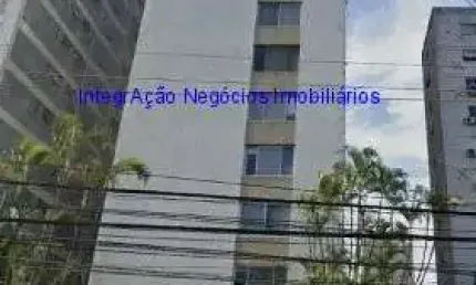 Condomínio com portaria, segurança 24hrs e salão de festa.  Excelente localização á 4 minutos andando para a estação do metrô Oscar Freire;