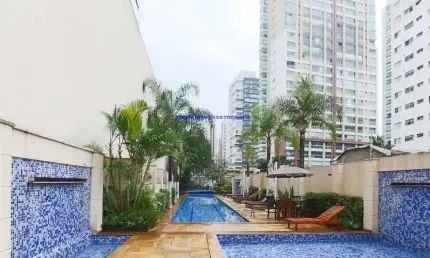 Apartamento 100m², 03 dormitórios (sendo 01 suíte), 02 banheiros e 01 vaga na garagem.   Condomínio com portaria, segurança 24hrs, piscina,