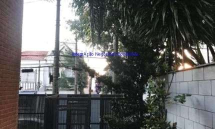 Prédio Comercial 900m², Térreo : 01 recepção com balcão, 01 lavabo, 01 sala de reunião, 01 salão amplo com 02 banheiros, 01 sala com lavabo,
