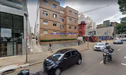 Conjunto comercial 120m², 04 salas, 02 banheiros e 01 vaga na garagem.   condomínio com recepção e segurança 24hrs.  excelente localização