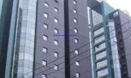 Conjunto Comercial 42,63m², 01 copa, 01 banheiro e 01 vaga na garagem.  Condomínio com Recepção e Segurança.  Excelente localização,