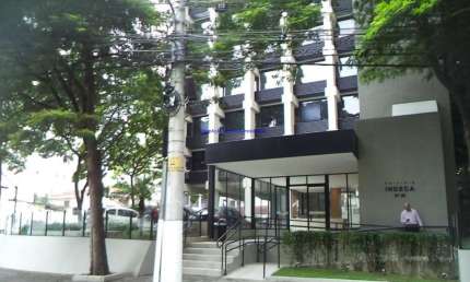 Conjunto Comercial 212.40m², 02 banheiros e 03 vagas na garagem.  Condomínio com recepção e segurança 24hrs.  Excelente localização