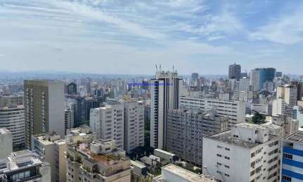 Condomínio com portaria, segurança 24hrs, salão de festa, quadra poliesportiva, playground e jardim.  Excelente localização