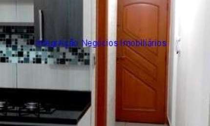 Apartamento Studio MOBILIADO 35m², 01 dormitório, 01 banheiro e 01 vaga na garagem.  Condomínio com portaria e segurança 24hrs.  Excelente localização