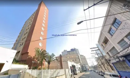Condomínio com recepção e segurança.  Excelente localização á 3 minutos andando par aa estação do metrô Palmeiras-Barra Funda; Entre as Ruas do Bosque