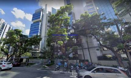 Conjunto Comercial 254m², 05 banheiros e 04 vagas na garagem.  Condomínio com recepção e segurança 24hrs.  Excelente localização.