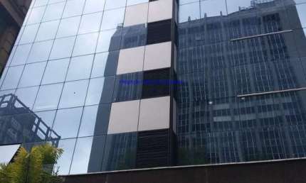 Conjunto Comercial 480m², 11 banheiros e 06 vagas na garagem.  Condomínio com recepção e segurança 24hrs.  Excelente localização entre as Ruas Grécia,