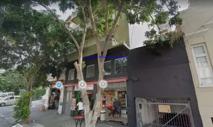 Sobreloja 80m², 01 banheiro.   excelente localização 5 minutos andando para a estação do metrô são joaquim; entre as ruas pirapitingui, são joaquim e