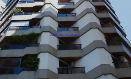 Apartamento 307.93m², 04 dormitórios (sendo 03 suítes), 04 banheiros e 04 vagas na garagem.  Condomínio com portaria, segurança 24hrs, salão de festa