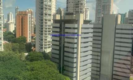 Conjunto Comercial 36m², 01 banheiro e 01 vaga na garagem.  Condomínio com recepção e segurança 24hrs.  Excelente localização