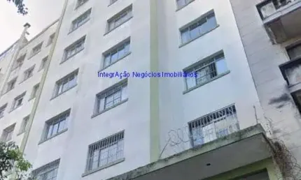 Apartamento 37m², 01 dormitório e 01 banheiro.  Condomínio com portaria 24hrs.  Excelente localização á 1 minuto andando para a estação do metrô Santa