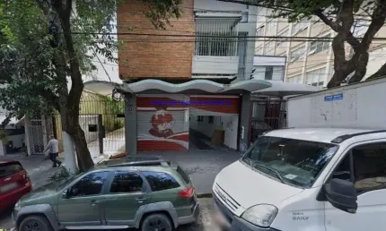 Loja 360m² são 120m² na frente e 240m² interligada por um corredor com 02 banheiros.  excelente localização entre as alamedas ribeiro da silva,