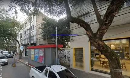 Terreno 400m².  Excelente localização á 9 minutos andando para a estação do metrô Fradique Coutinho; Entre as Ruas Doutor Virgílio de Carvalho Pinto,