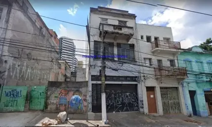 Prédio comercial 370m², 03 pavimentos, 7 banheiros. entrada para lojas e entrada para o prédio que sao separadas.  excelente localização