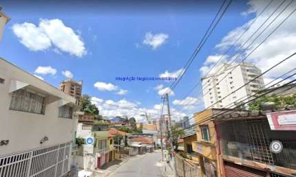 Sobrado Comercial 500m², 04 banheiros e 06 vagas na garagem.  Excelente localização entre as Ruas Mattia Filizzola, Barão de Castro Lima e Conde.