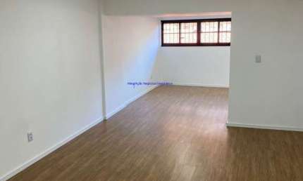 Apartamento 49m², 01 dormitório e 01 banheiro.  Condomínio com Segurança e Portaria.  Excelente localização entre as Ruas Conselheiro Carrão