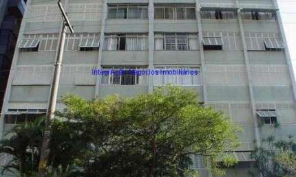 Apartamento 121m², 03 dormitórios (sendo 01 suíte), 03 banheiros e 01 vaga na garagem.  Condomínio com portaria, segurança 24hrs e salão de festa.