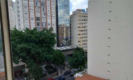Condomínio com portaria e segurança 24hrs.  Excelente localização entre as Ruas Barata Ribeiro, Dona Adma Jafet, Engenheiro Monlevade