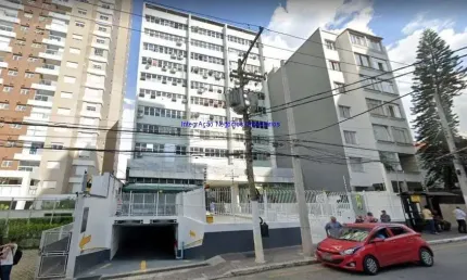 Conjunto Comercial 50m², 02 salas, 01 banheiro e 01 vaga na garagem.  Condomínio com recepção e segurança 24hrs.  Excelente localização