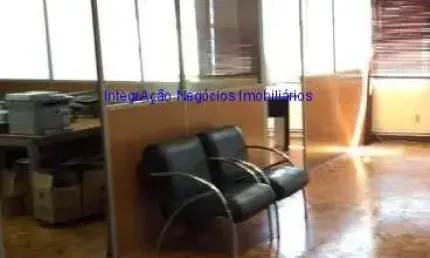 Conjunto Comercial 100m², 06 salas e 02 banheiros.  Condomínio com segurança 24hrs.   Excelente localização á 6 minutos andando para a estação.