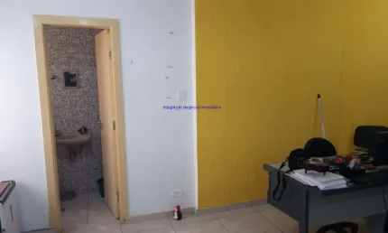 Sala 32m², 01 banheiro.  condomínio com segurança 24hrs.  excelente localização á 2 minutos andando para a estação do metrô sé; entre as ruas quintino