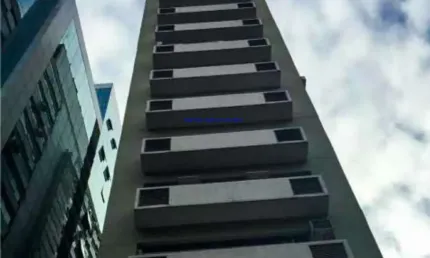 Conjunto Comercial 228m², Vão livre, 04 banheiros e 02 vagas de garagem. Ar condicionado, o espaço permite toda a infraestrutura de informática.
