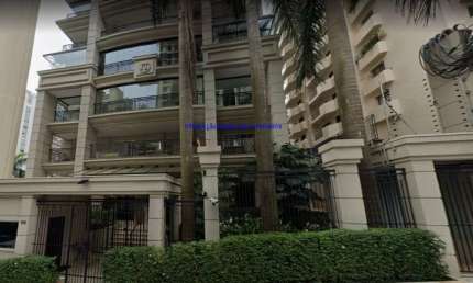 Apartamento 367m², 04 dormitórios (sendo suítes), 05 banheiros e 06 vagas na garagem. O Imóvel possui Depósito; suítes com closet, armários, piso em m