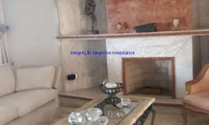 Apartamento 170m², 04 dormitórios (sendo 01 suíte), 03 banheiros e 03 vagas na garagem.  Condomínio com portaria 24hrs, piscina, sauna, salão de festa