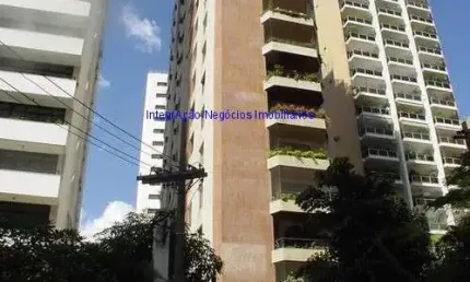 Apartamento 241m², 03 dormitórios (sendo suítes), 04 banheiros e 03 vagas na garagem.  Condomínio com portaria 24hrs, piscina, playground, sauna