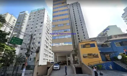Condomínio com recepção e segurança.  Excelente localização á 7 minutos andando para a estação do metrô Brigadeiro; Entre as Alamedas Joaquim Eugênio