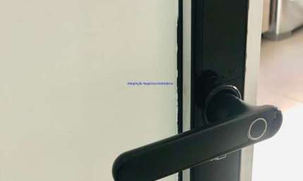 Apartamento 87m², 02 dormitórios (sendo 01 suíte), 02 banheiros e 02 vagas na garagem.  Condomínio com Segurança, Portaria, Salão de festas