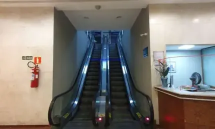 Conjunto comercial 90m² e 01 banheiro.  condomínio com recepção e segurança.  excelente localização, á 6 minutos andando para a estação do metrô